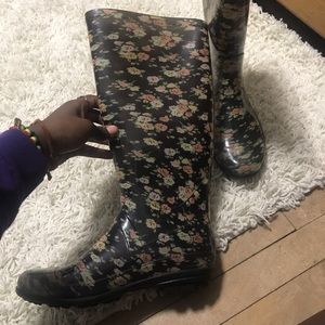 Women’s size 9 rainboots. Great condition